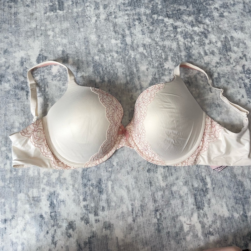 Victoria’s Secret Bra 38DD